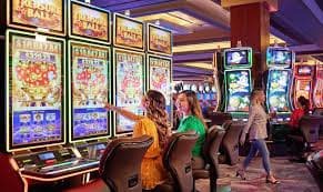 inwa8 တိုက်ရိုက် ကာစီနို Live Dealer Baccarat Table မြန်မာ ကစားသူများ HD Stream ဖြင့် ကစားနေသောပုံ